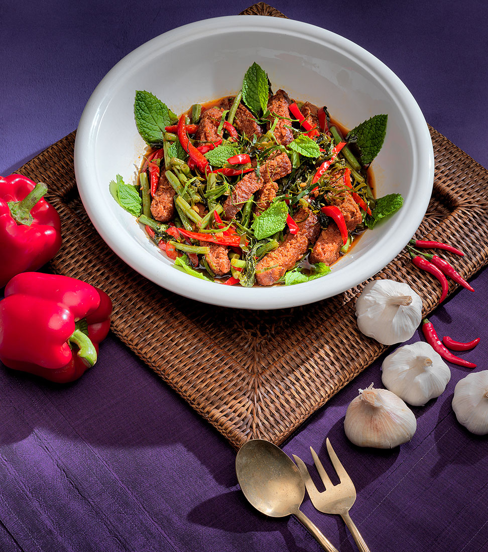 Stir Fry of Beefless Beef with Kaffir Lime Leaves, Sweet Chilli Sauce and Mint (Nuea Pad Prik)
